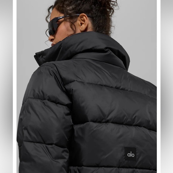ALO Yoga Jackets & Blazers - ALO Yoga Gold Rush Puffer XS